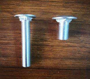 CARRIAGE BOLT